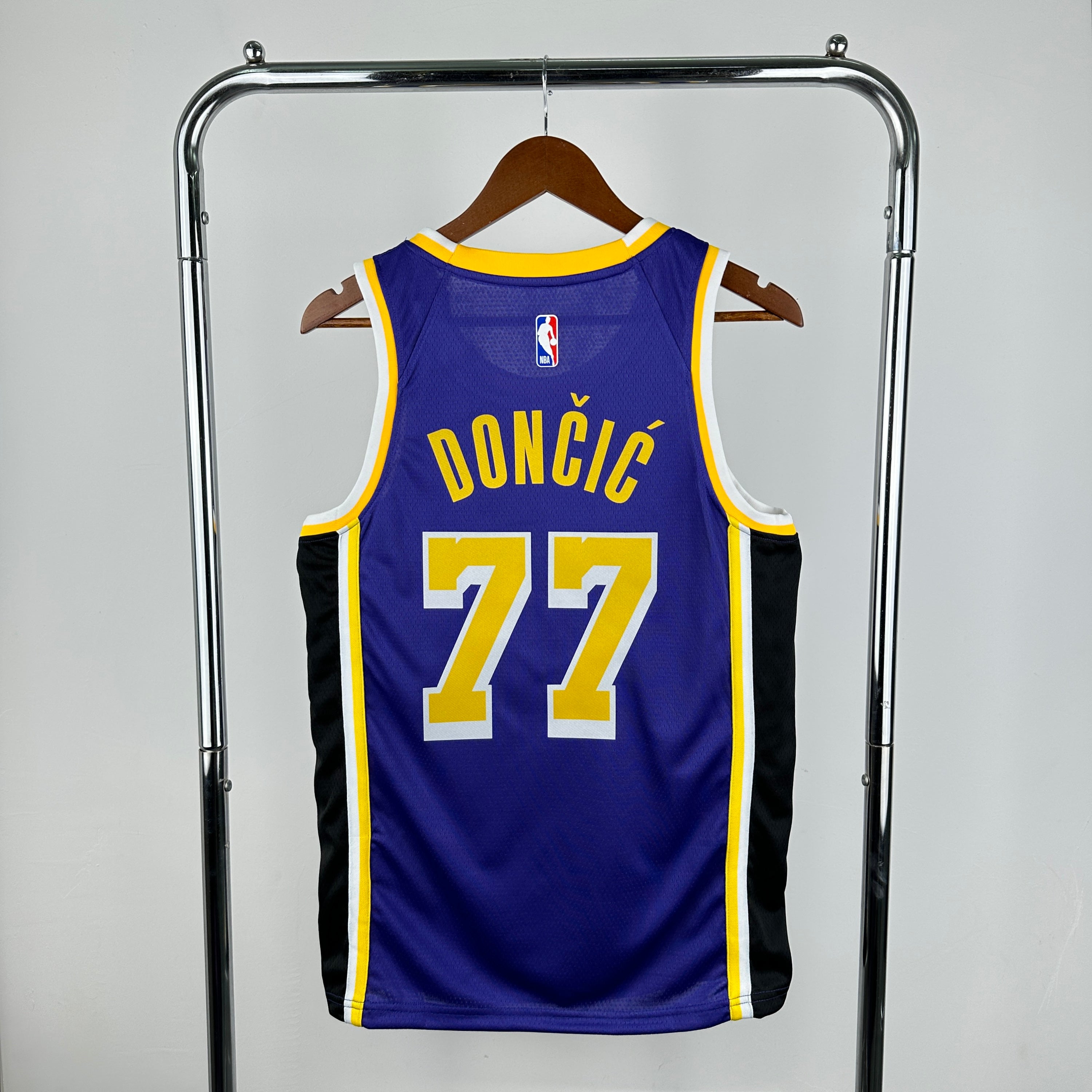 Los Angeles Lakers 24